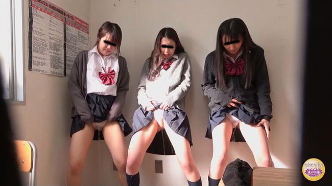 女学生 利尿剤混入集団説教お漏らし
